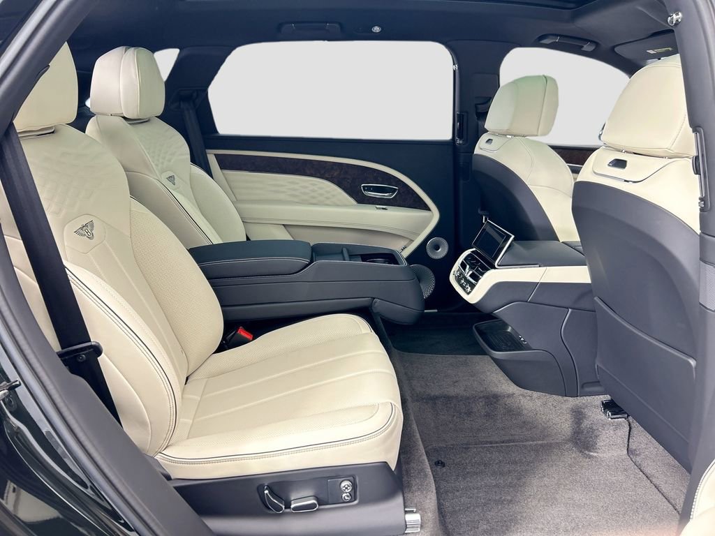 Used 2025 Bentley Bentayga Extended Wheelbase image 21