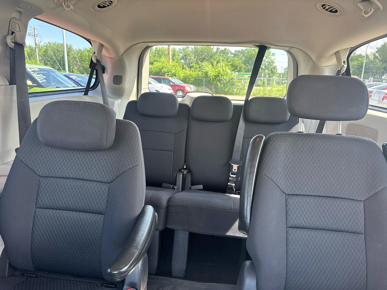 Used 2010 Dodge Grand Caravan SE FWD image 12