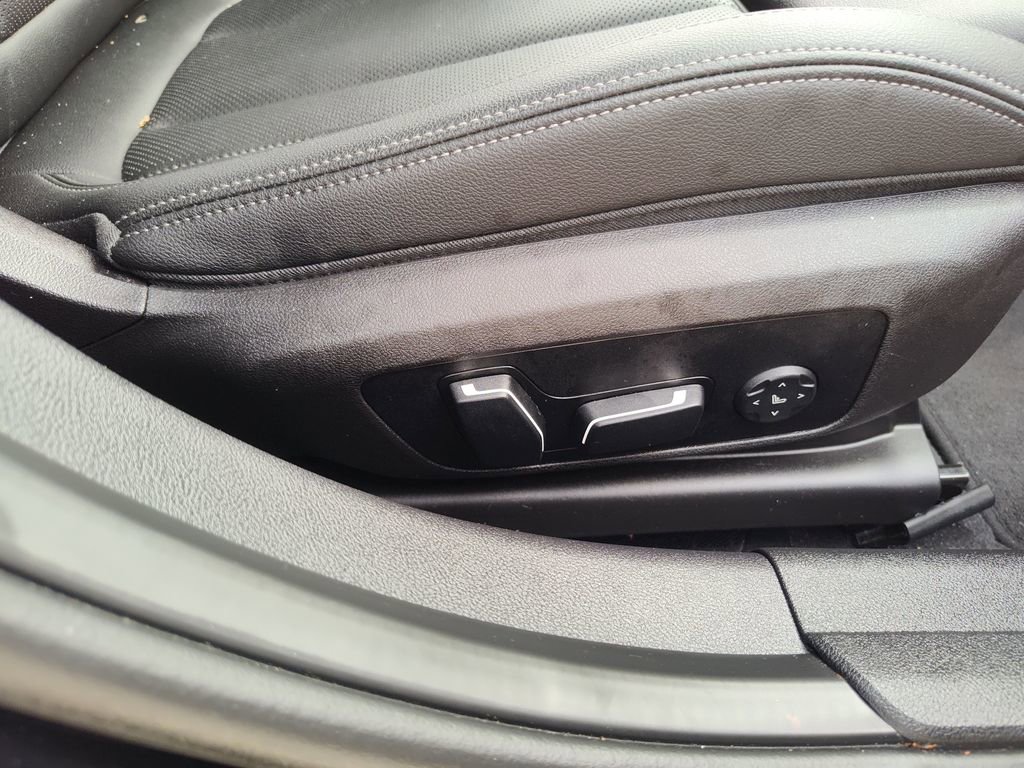 Used 2025 BMW 330i Sedan image 31