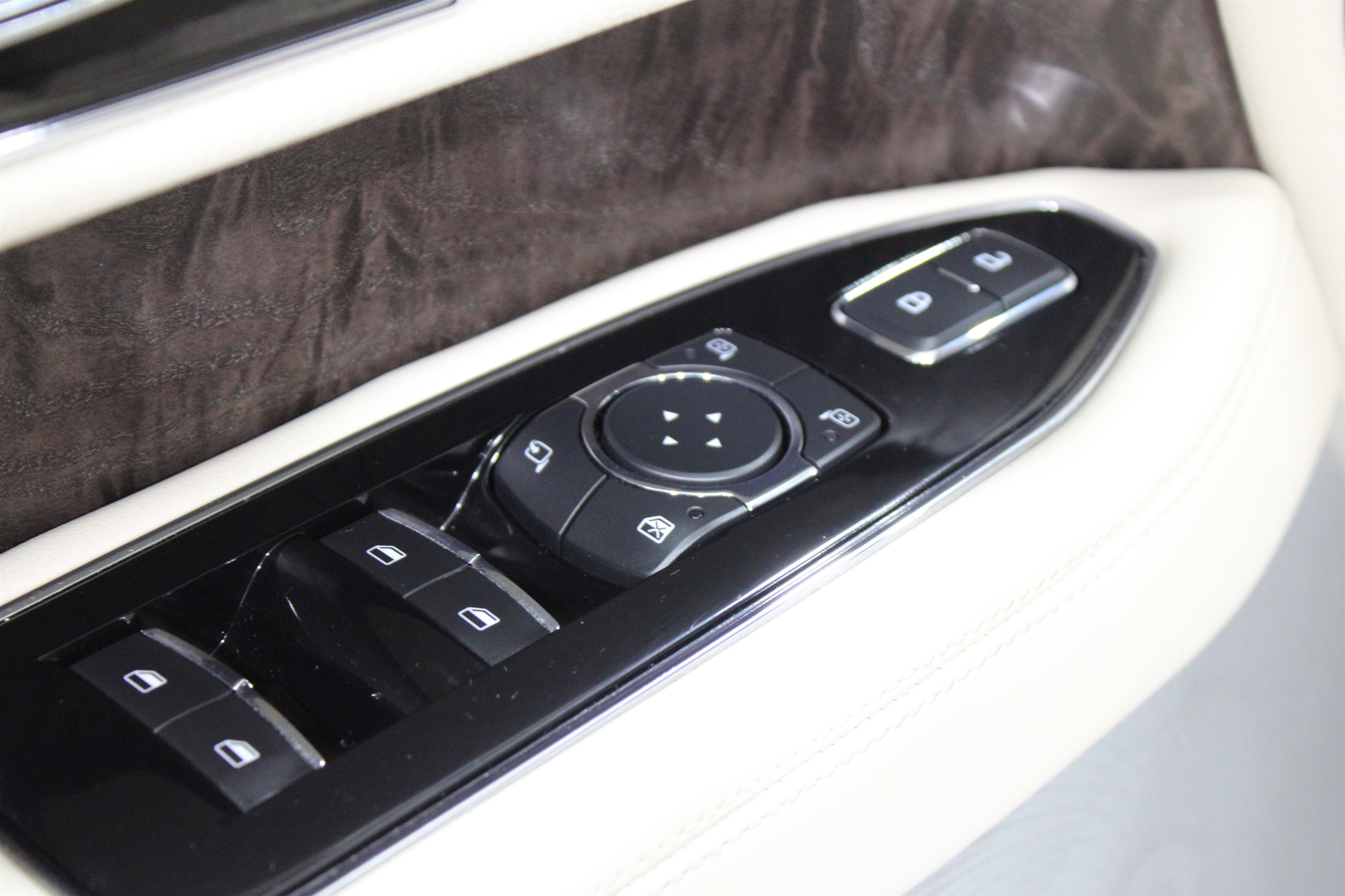 Used 2021 Lincoln Navigator Reserve w/ Luxury Package AWD/4WD image 6