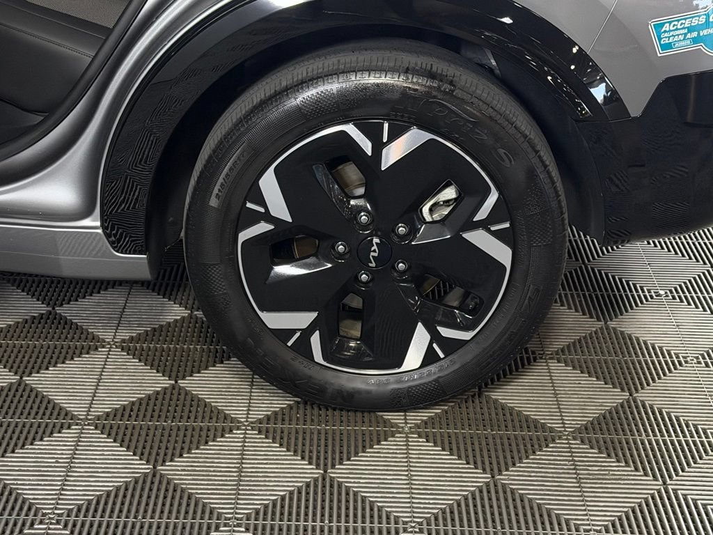 Used 2024 Kia Niro Wind FWD image 12