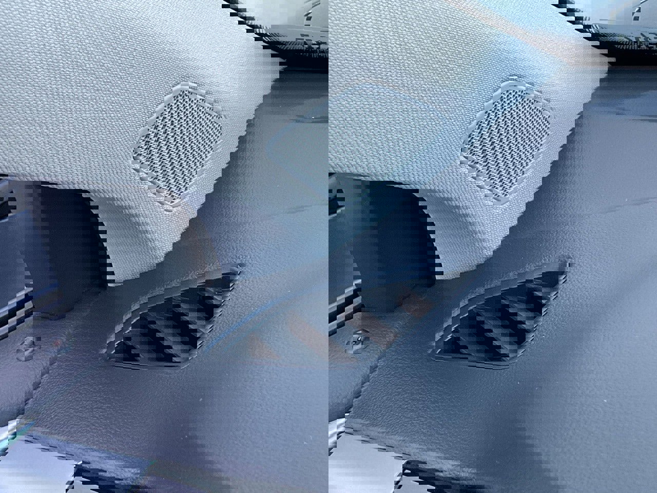 Used 2025 Volkswagen Taos SE image 28