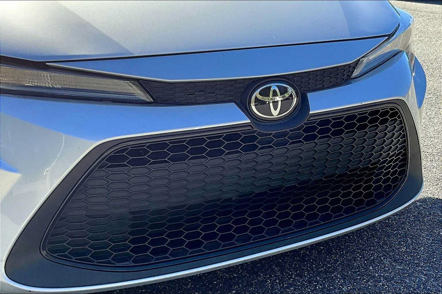 Used 2022 Toyota Corolla LE FWD image 27