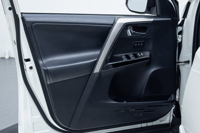 Used 2017 Toyota RAV4 Limited image 10