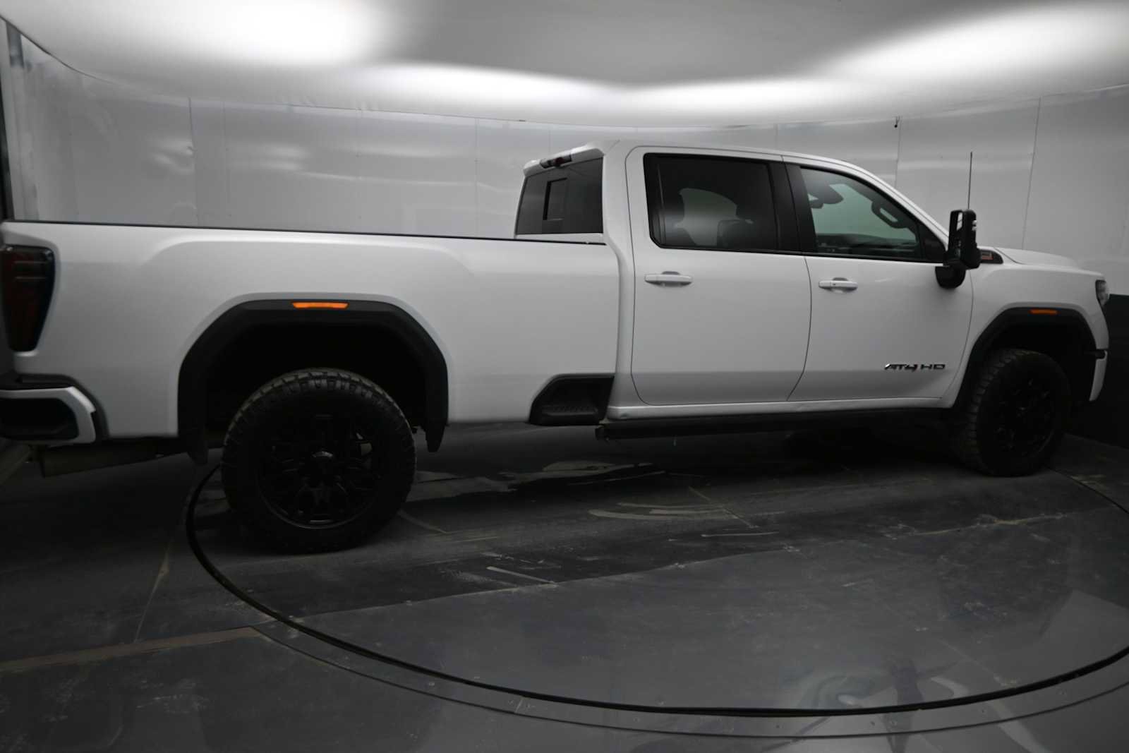 Used 2024 GMC Sierra 2500 AT4 w/ AT4 Premium Plus Package AWD/4WD image 17