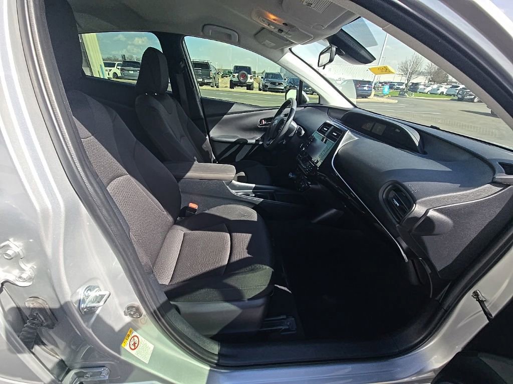 Used 2022 Toyota Prius LE image 29