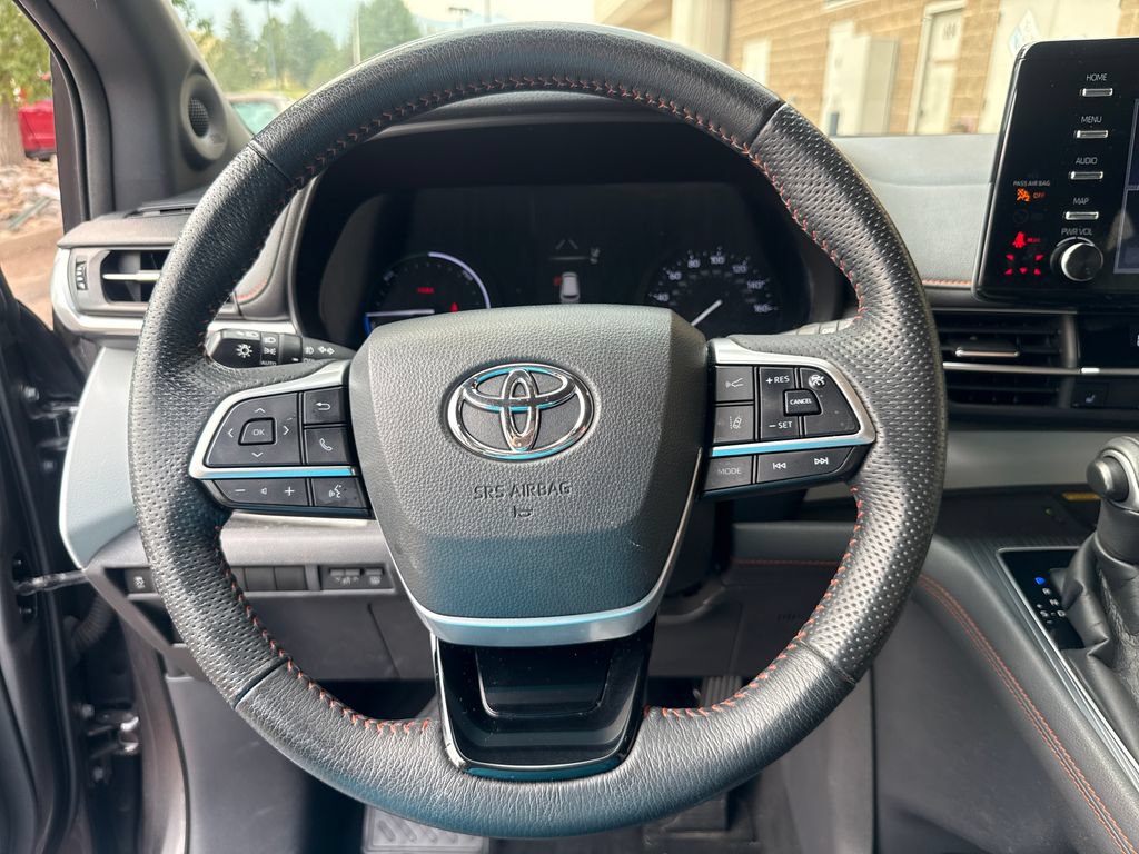 Used 2022 Toyota Sienna XSE w/ XSE Plus Package FWD image 16