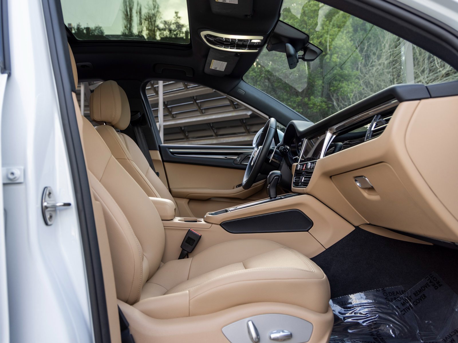 Certified 2025 Porsche Macan image 53