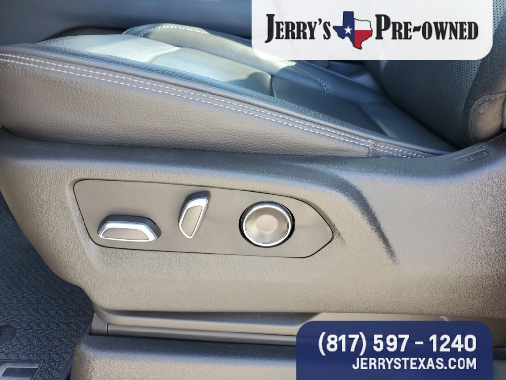 Used 2024 GMC Yukon XL Denali AWD/4WD image 9