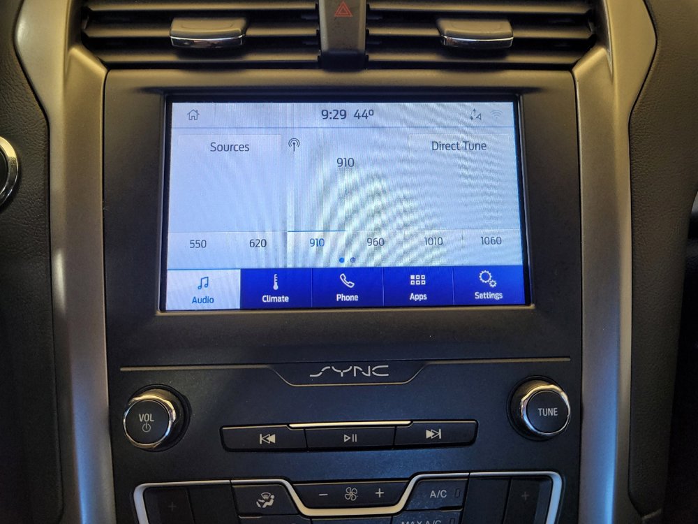 Used 2020 Ford Fusion SE image 25