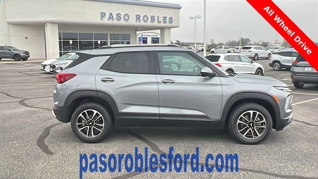 Used 2025 Chevrolet TrailBlazer LT image 2