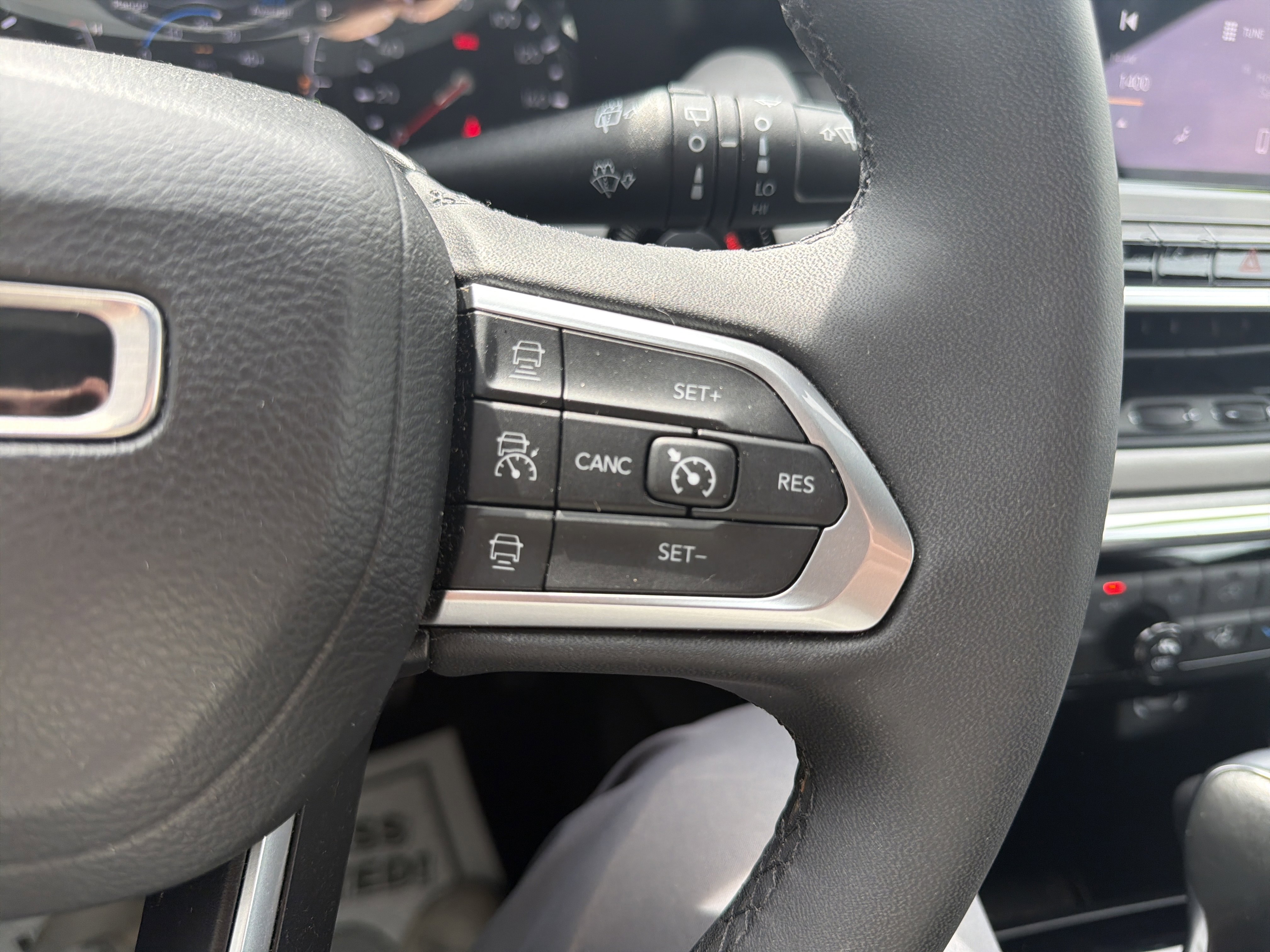 Used 2023 Jeep Compass Limited w/ Elite Group AWD/4WD image 19