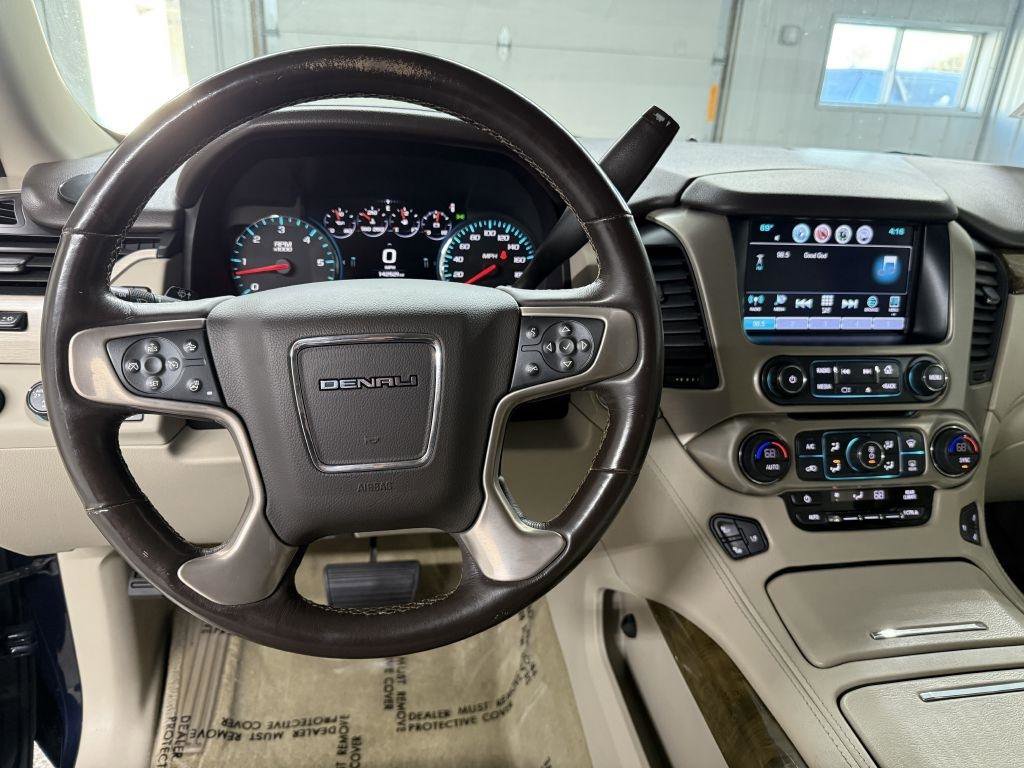 Used 2017 GMC Yukon XL Denali AWD/4WD image 16