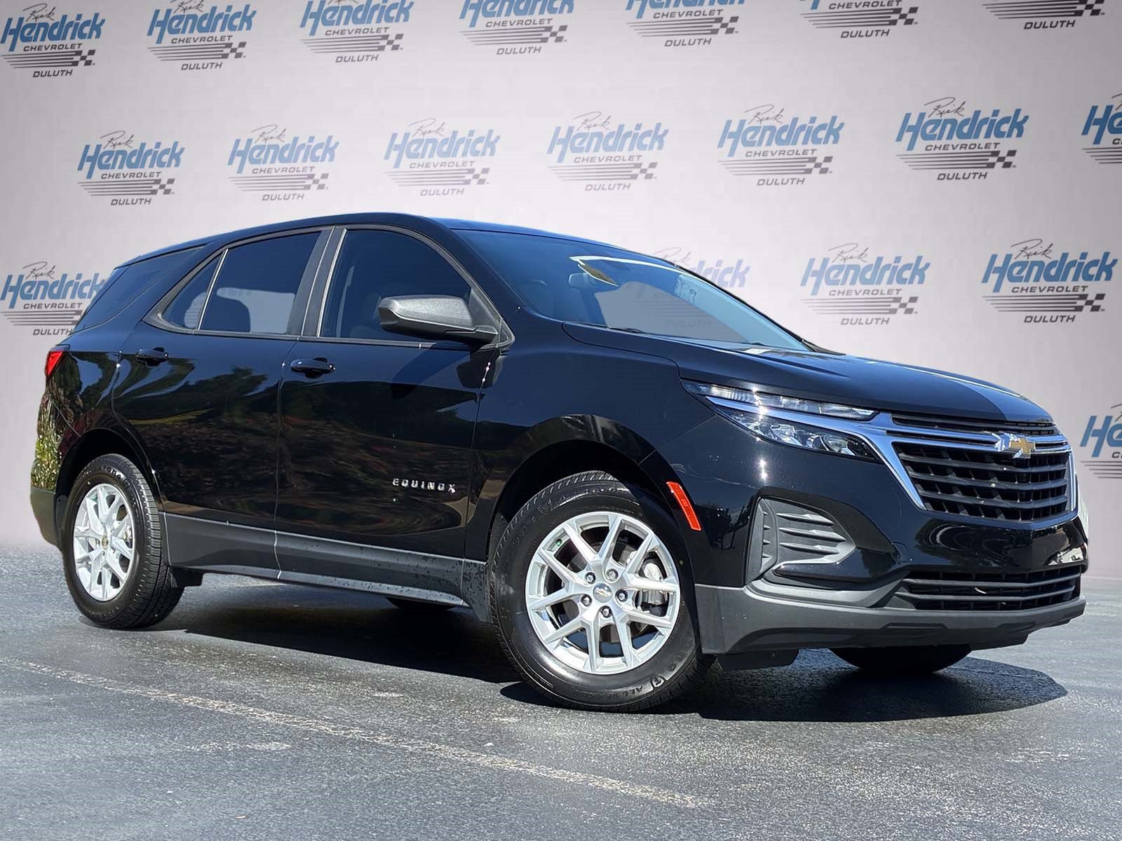Used 2023 Chevrolet Equinox LS FWD image 2