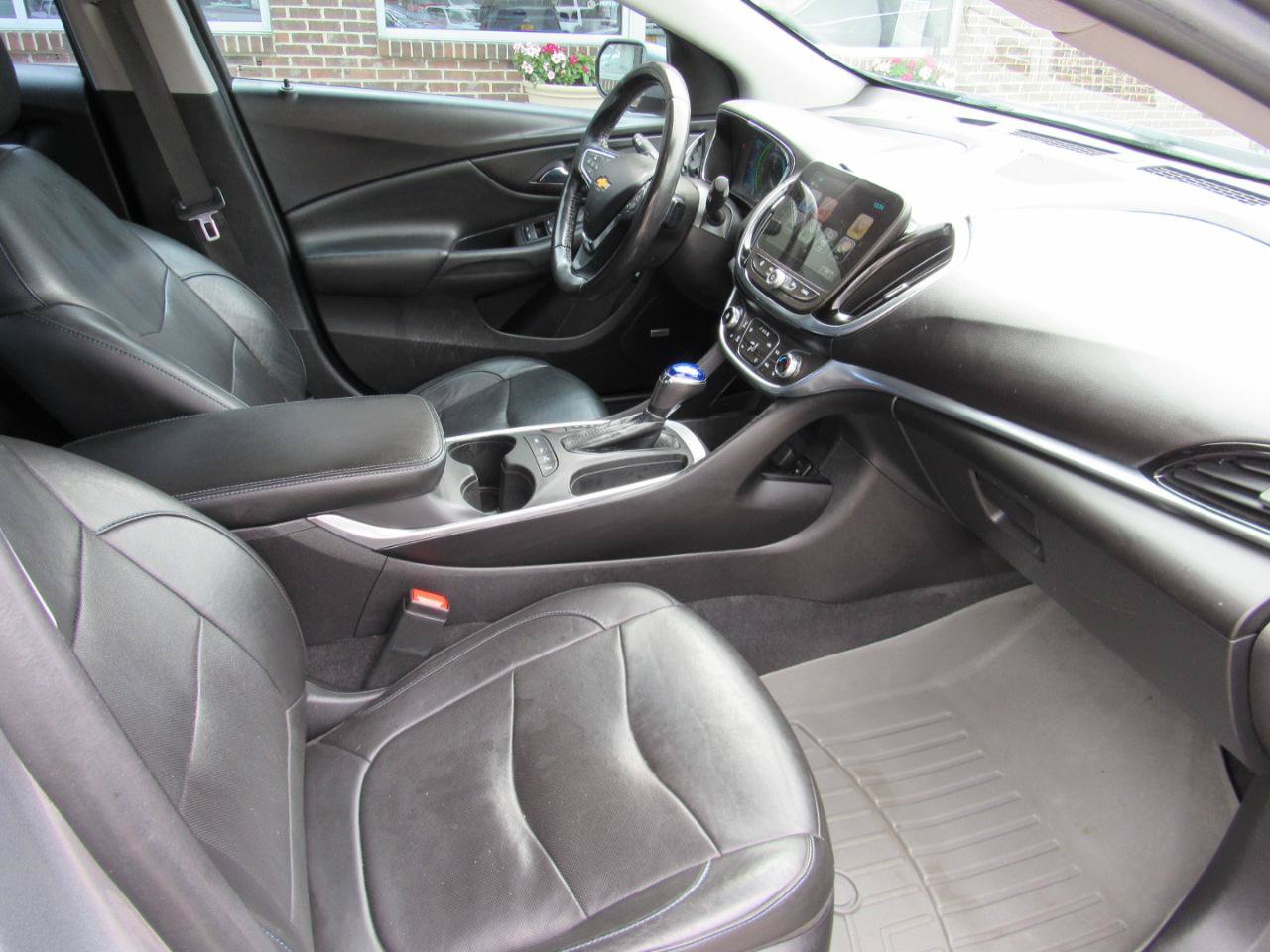 Used 2018 Chevrolet Volt Premier w/ Driver Confidence Package FWD image 31