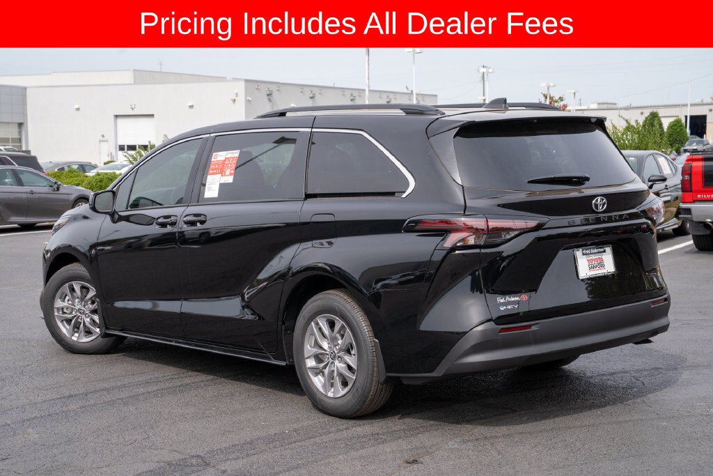 New 2026 Toyota Sienna LE FWD image 4
