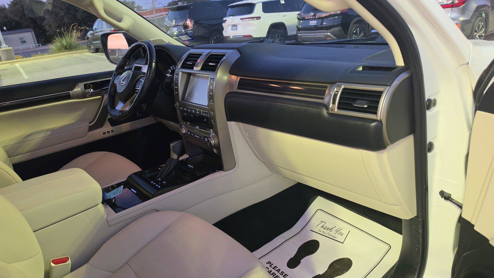 Used 2020 Lexus GX 460 Premium w/ Premium Package AWD/4WD image 31
