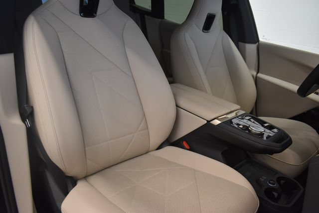Used 2023 BMW iX xDrive50 w/ Sport Package AWD/4WD image 6