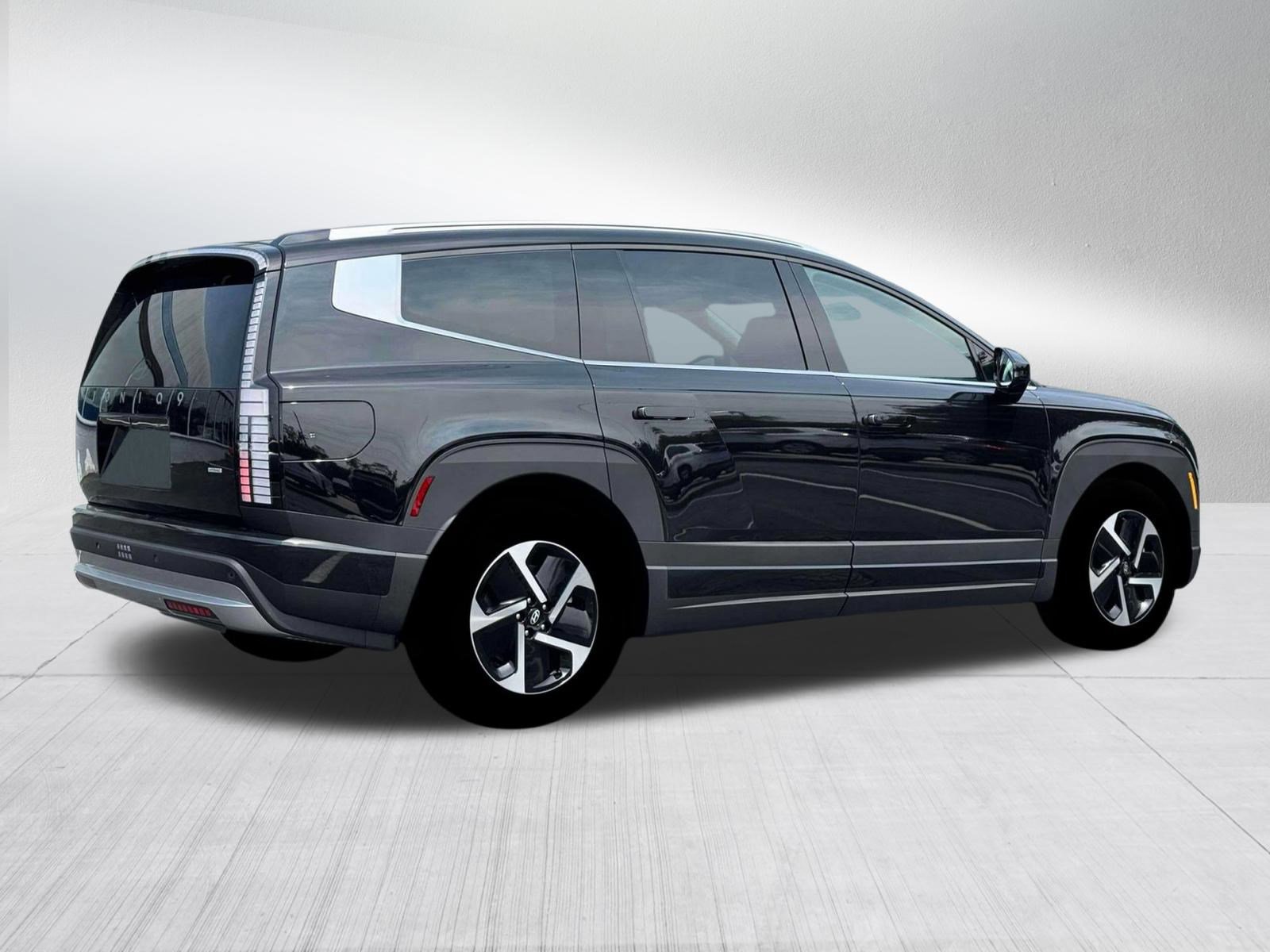 New 2026 Hyundai Ioniq 9 SE image 8