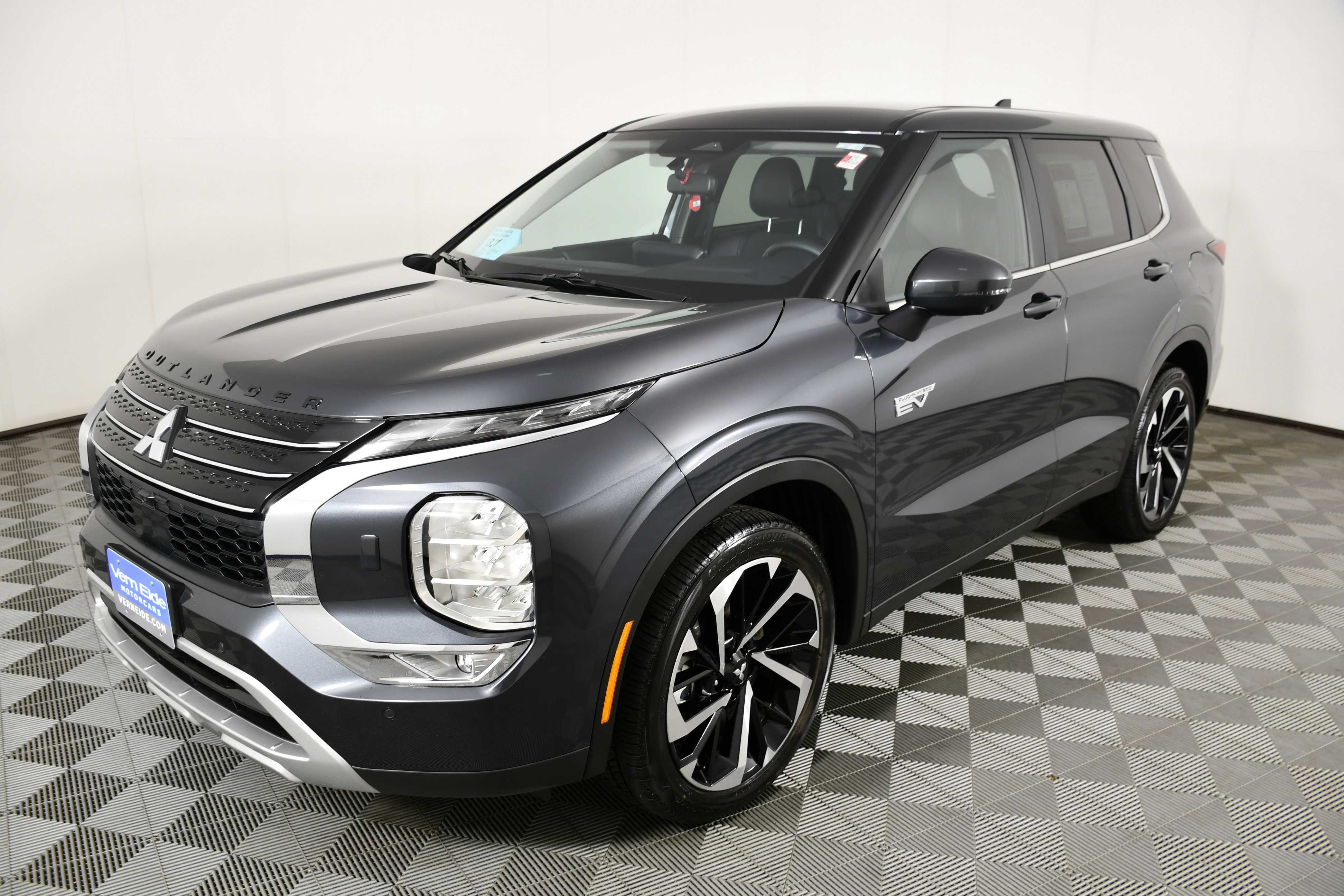 Used 2025 Mitsubishi Outlander SE image 10