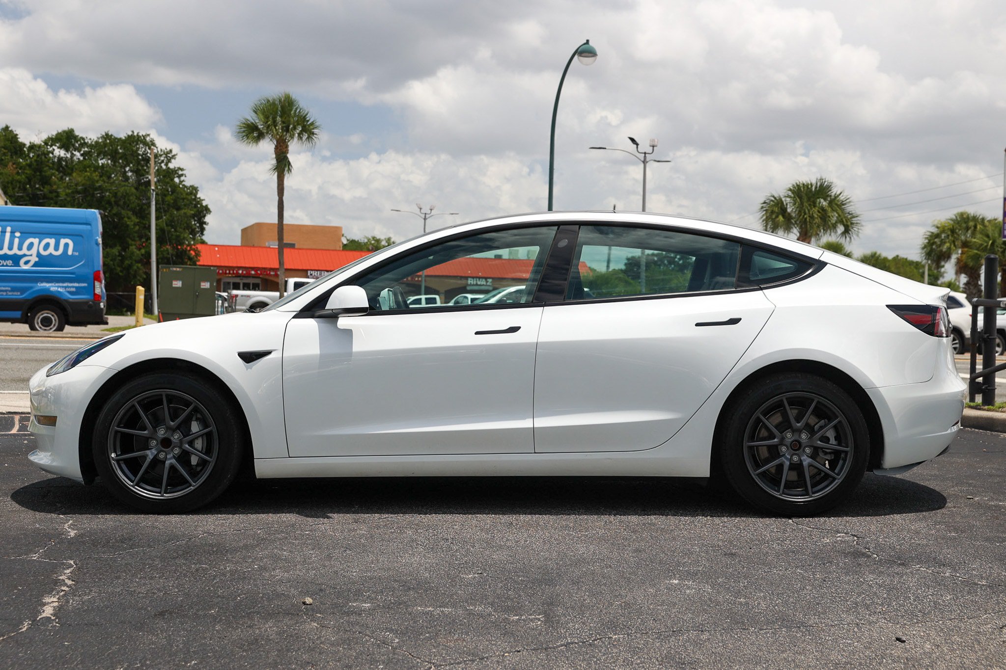 Used 2023 Tesla Model 3 Standard Range RWD image 4