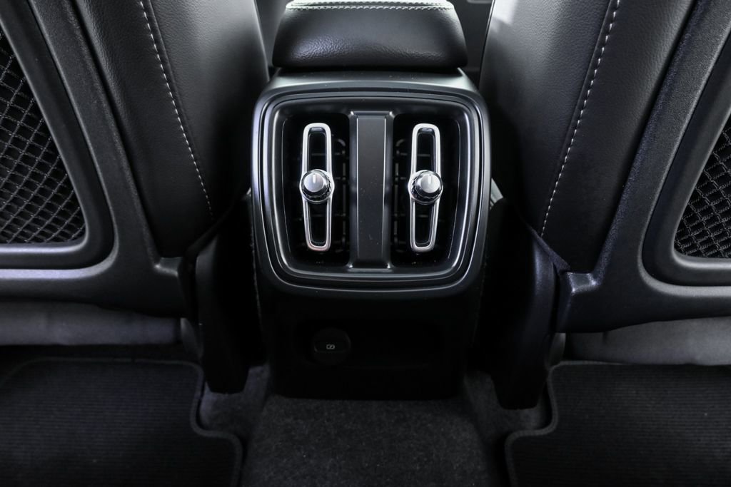 Certified 2025 Volvo XC40 B5 Plus image 21
