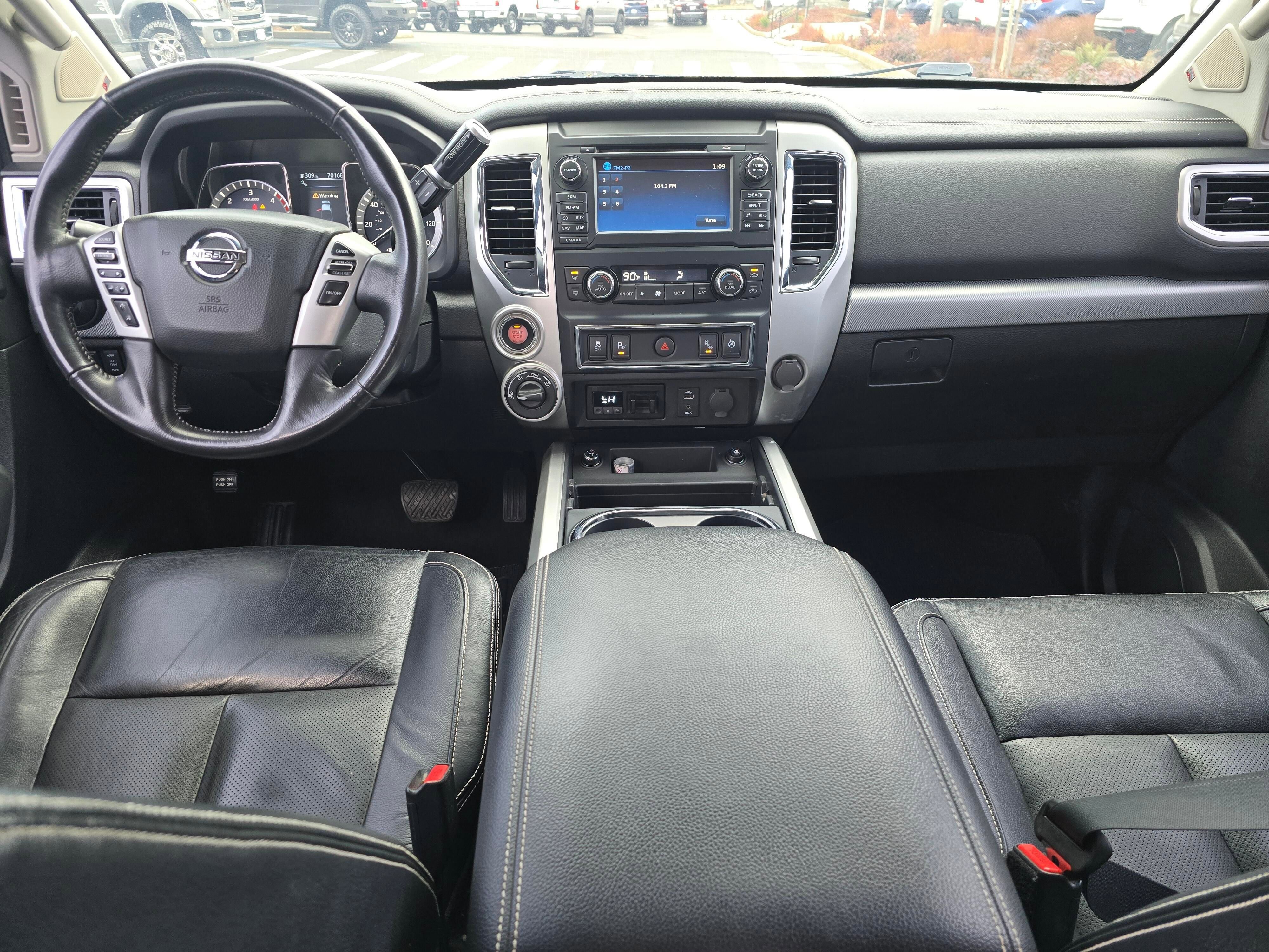 Used 2018 Nissan Titan PRO-4X w/ Pro-4x Convenience Package AWD/4WD image 14