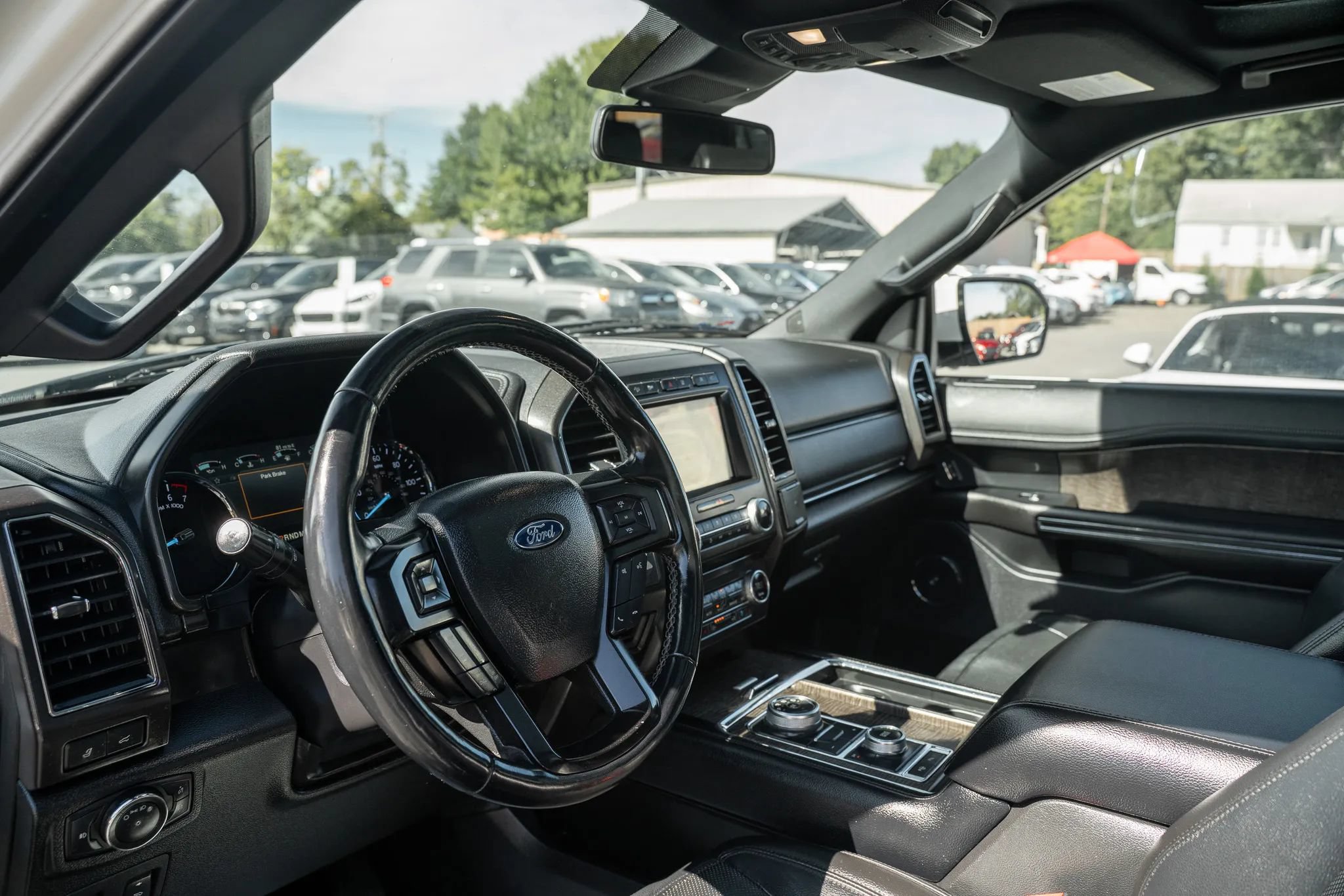 Used 2018 Ford Expedition Limited w/ Equipment Group 302A AWD/4WD image 6