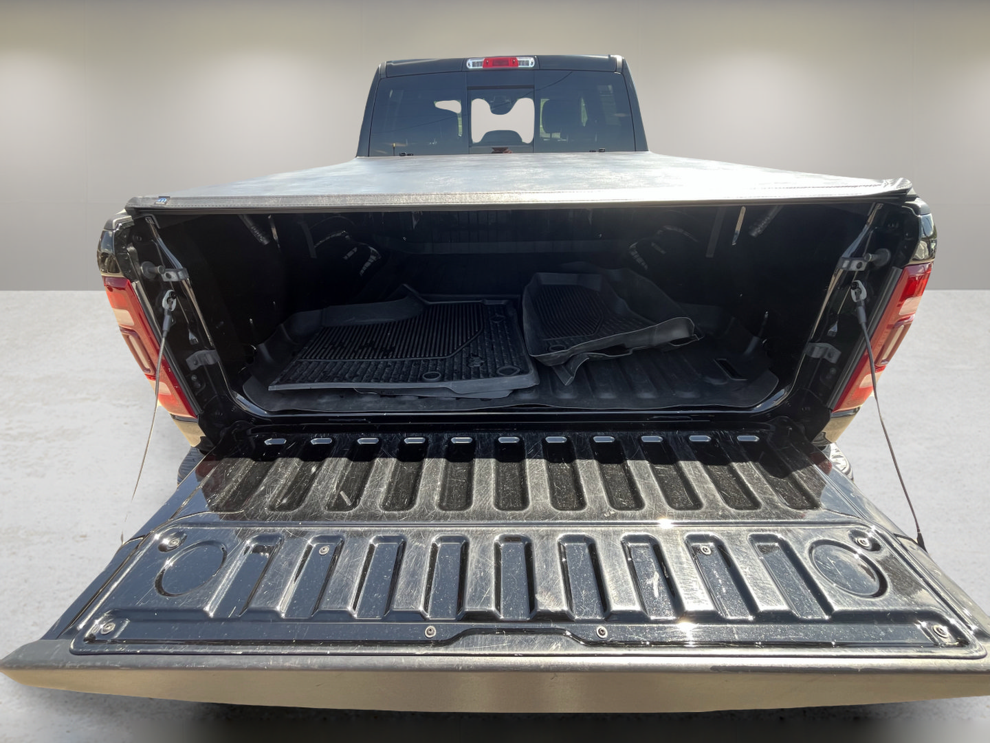 Used 2023 RAM 1500 Laramie AWD/4WD image 31