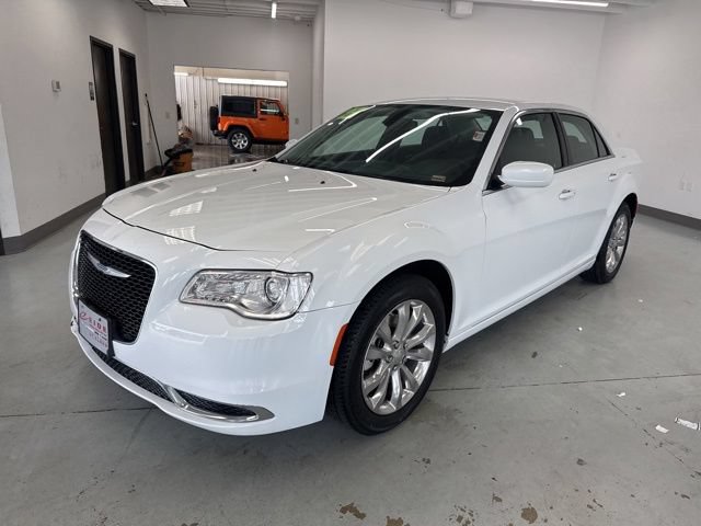 Used 2023 Chrysler 300 Touring AWD/4WD image 8