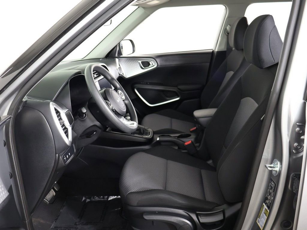 Used 2025 Kia Soul LX w/ LX Technology Package FWD image 27