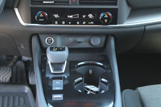 Used 2023 Nissan Rogue SV FWD image 16