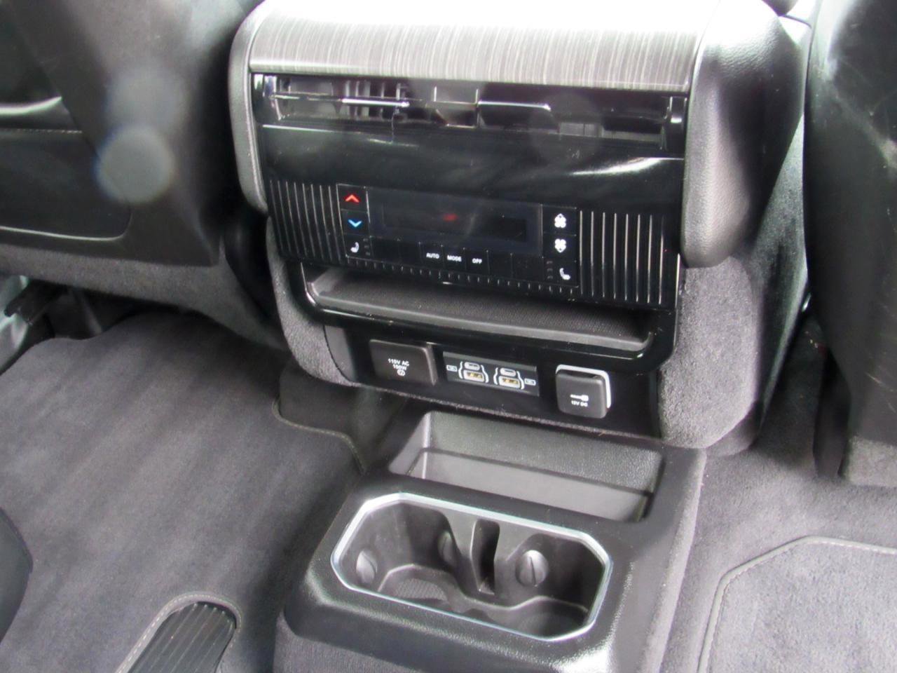 Used 2024 Jeep Wagoneer Series III AWD/4WD image 38