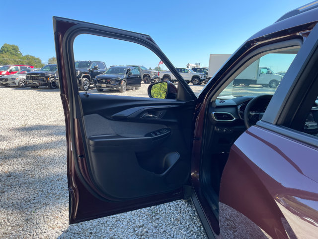 Used 2023 Chevrolet TrailBlazer LT FWD image 24