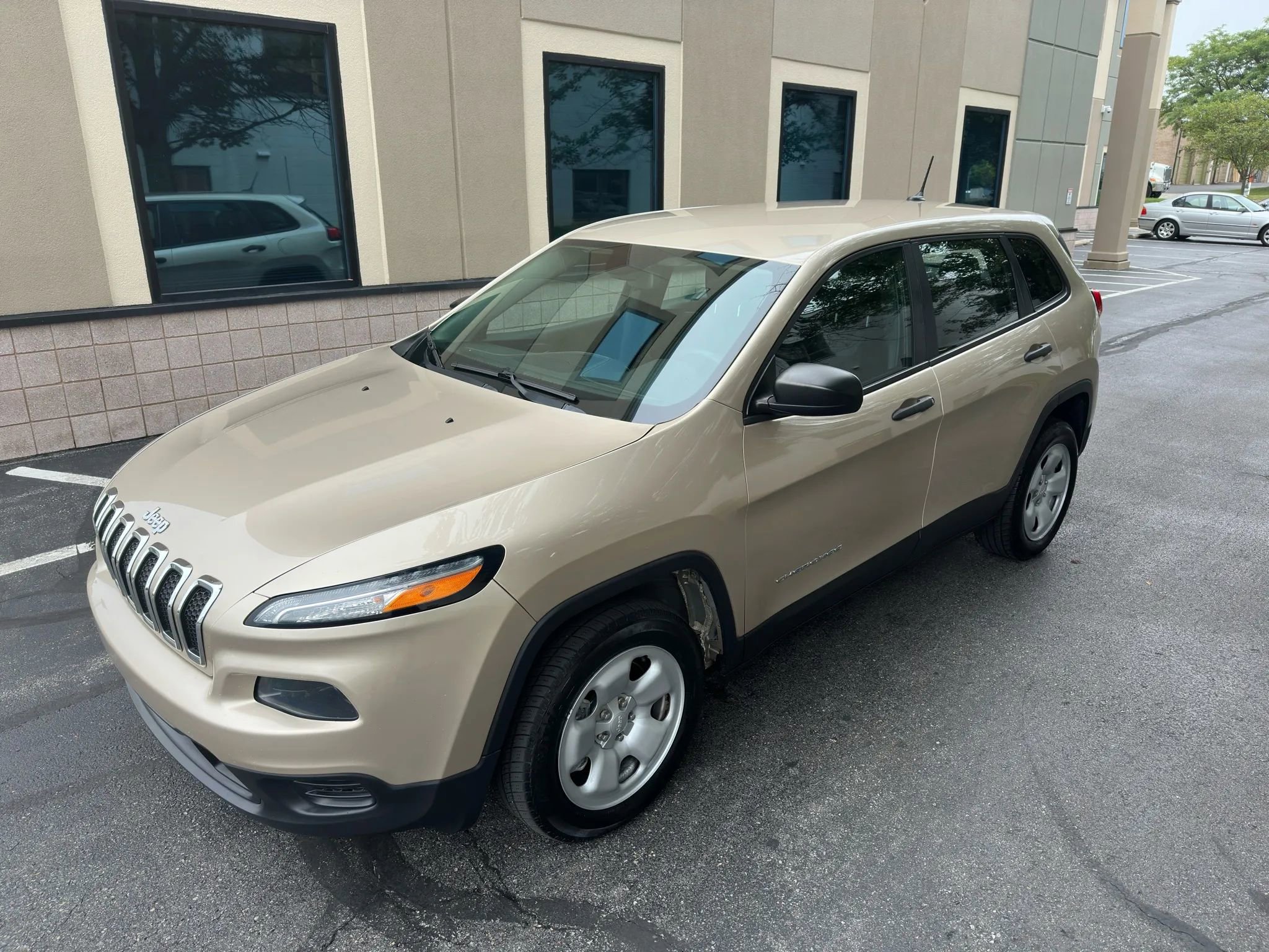 Used 2014 Jeep Cherokee Sport image 3