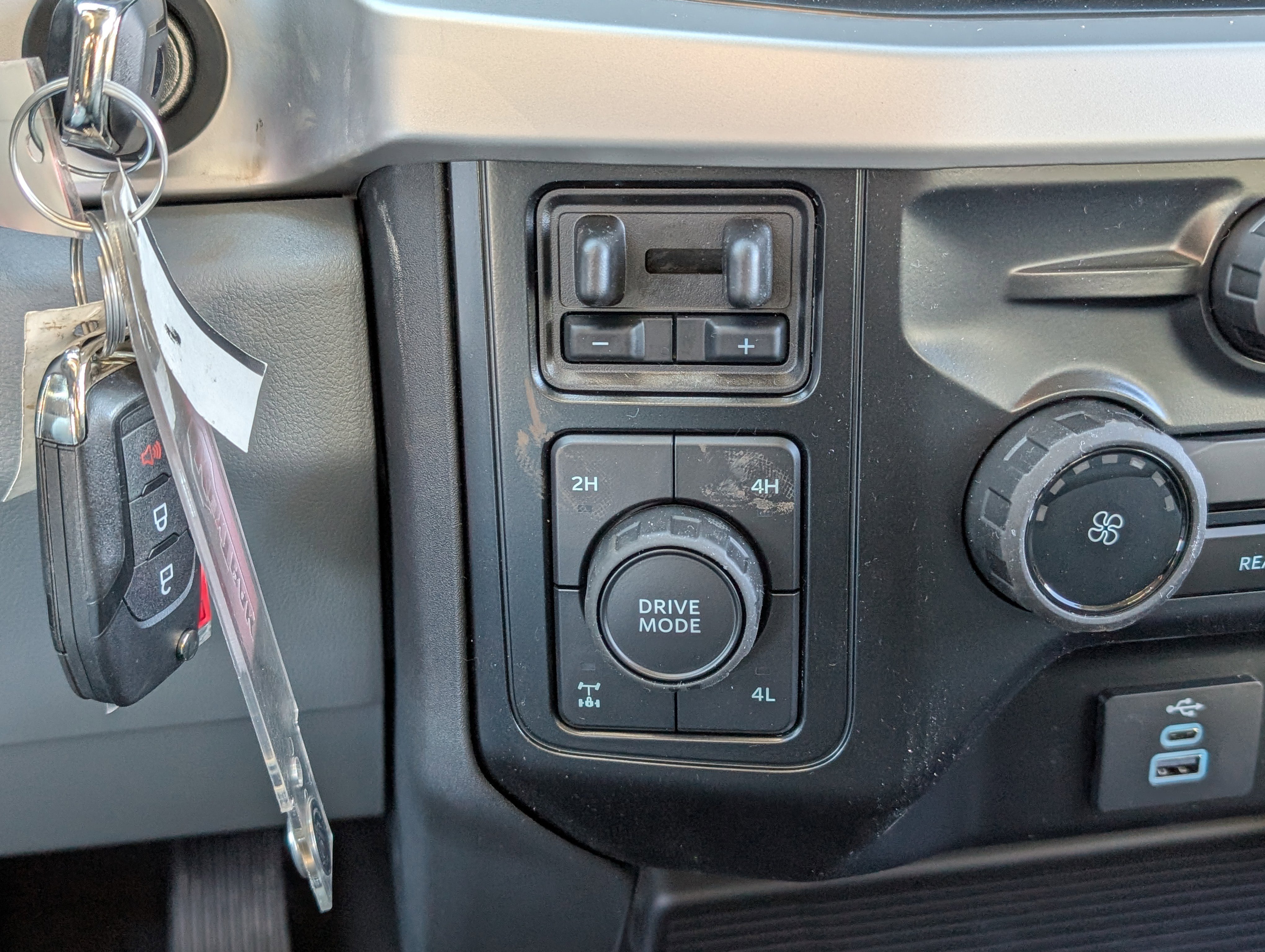 New 2026 Ford F250 XLT w/ FX4 Off-Road Package image 19