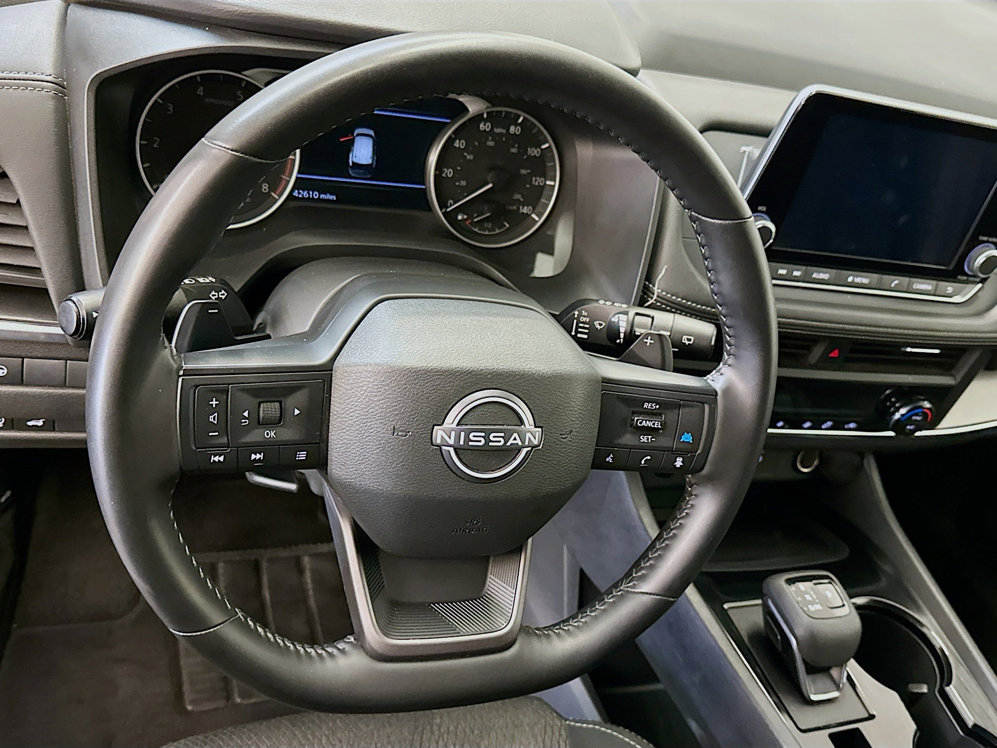 Used 2025 Nissan Rogue SV image 18