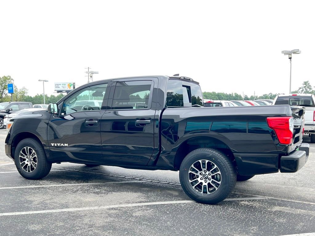 Used 2023 Nissan Titan SV image 8