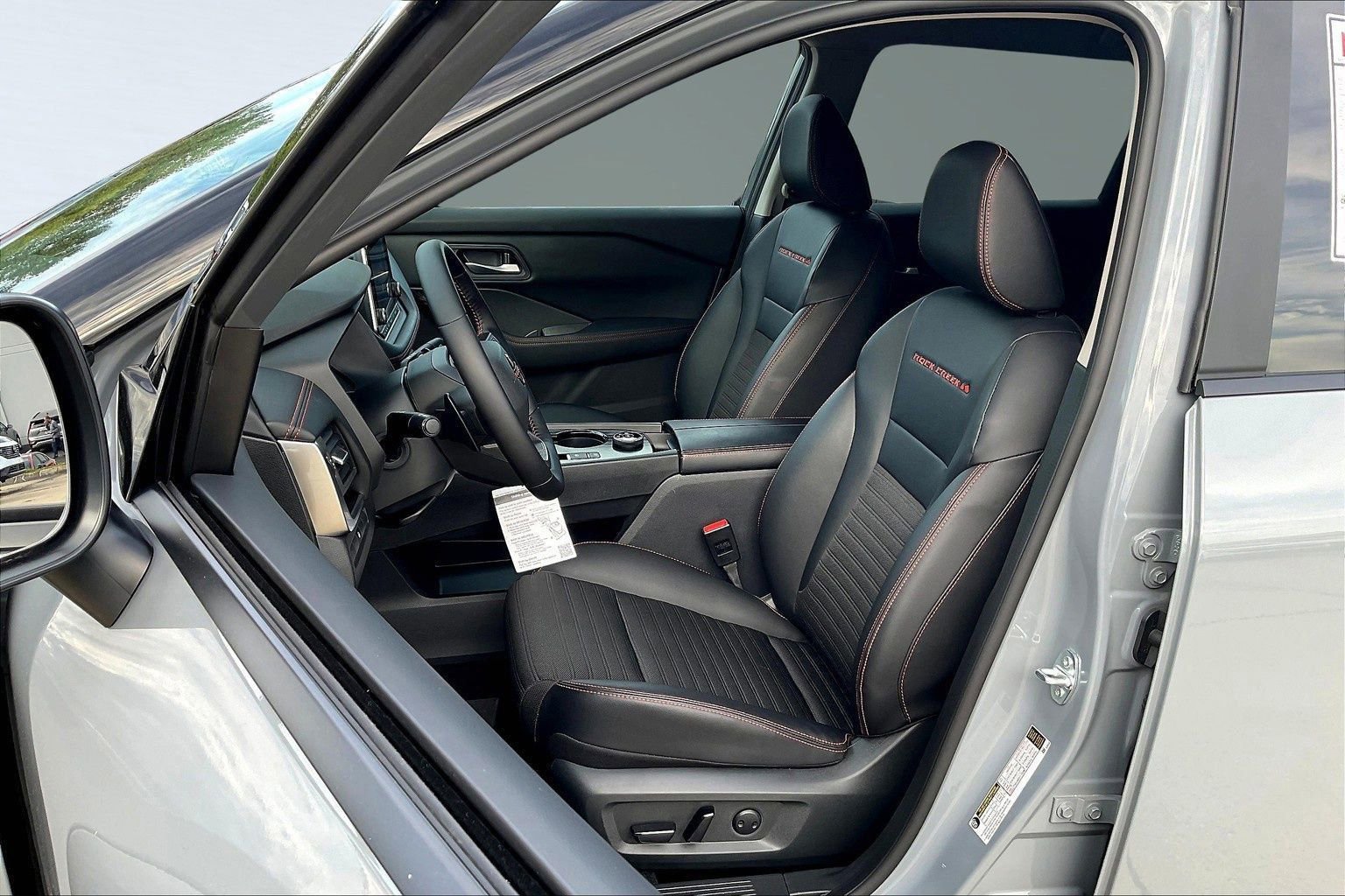 Certified 2025 Nissan Rogue SV image 31