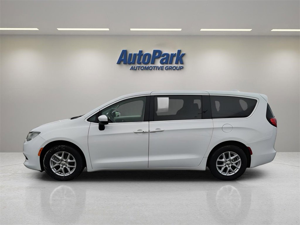 Used 2020 Chrysler Voyager LX image 4