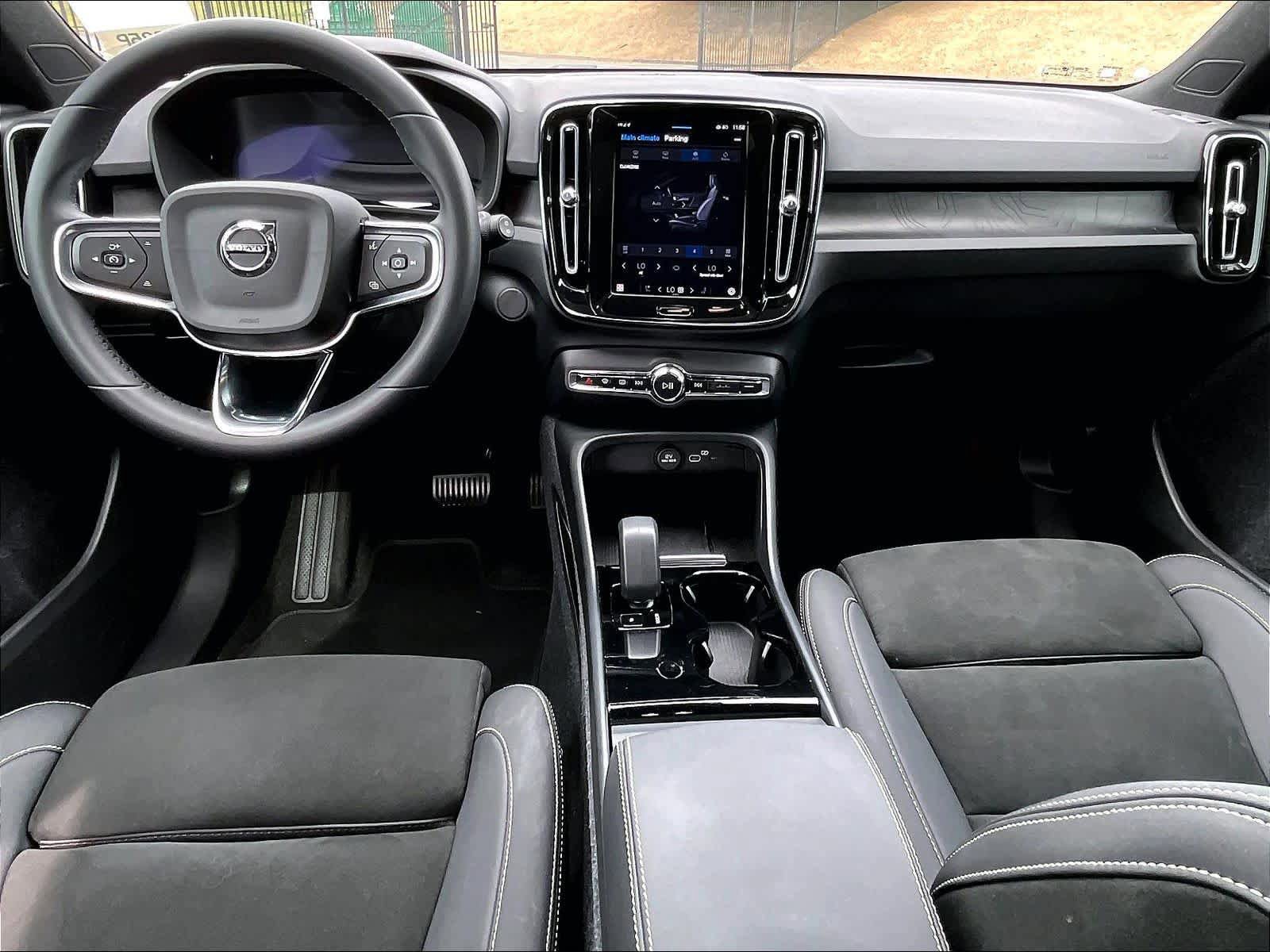 Used 2023 Volvo XC40 Recharge Ultimate AWD/4WD image 17