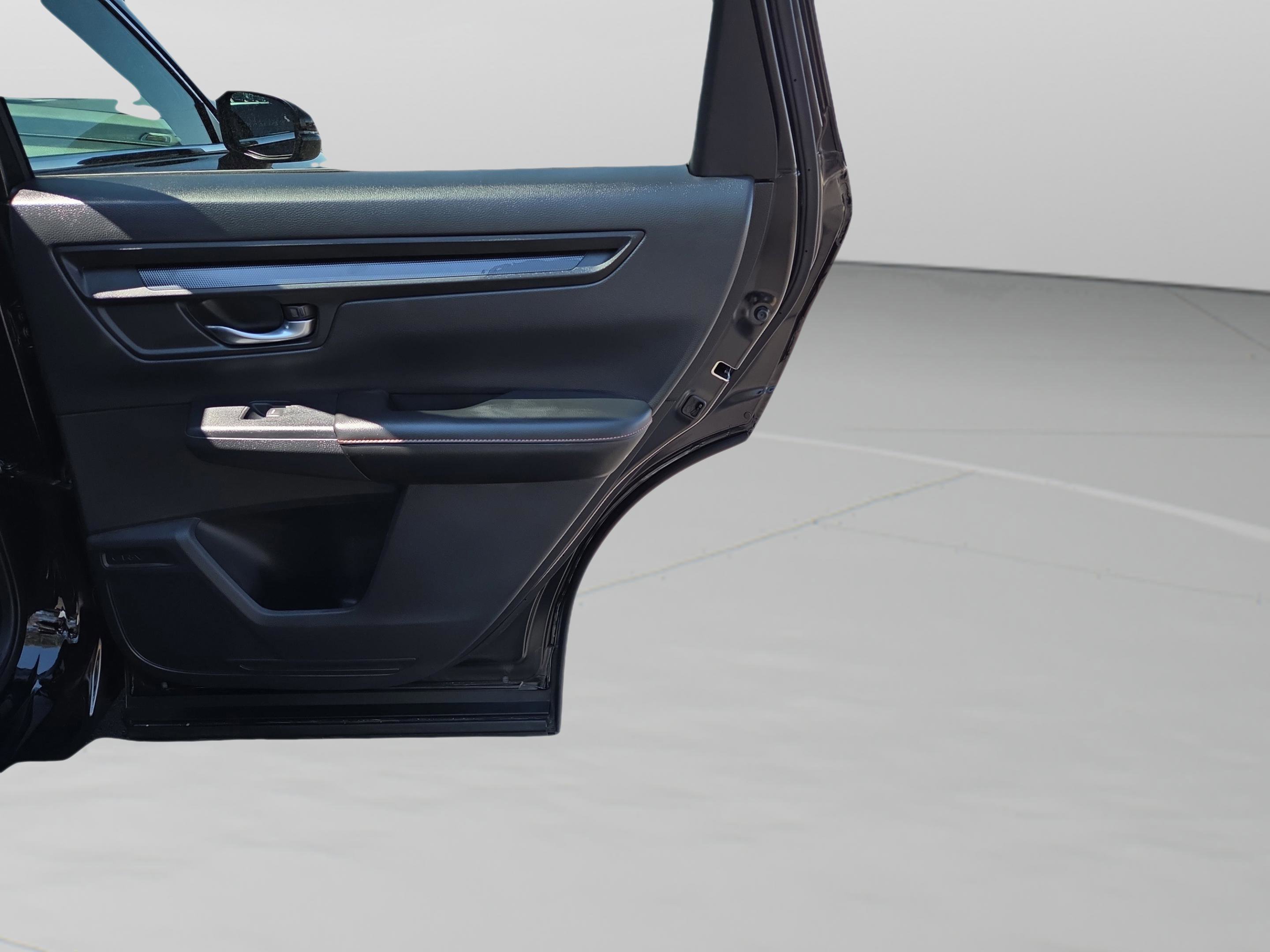 Used 2025 Honda CR-V Sport image 38