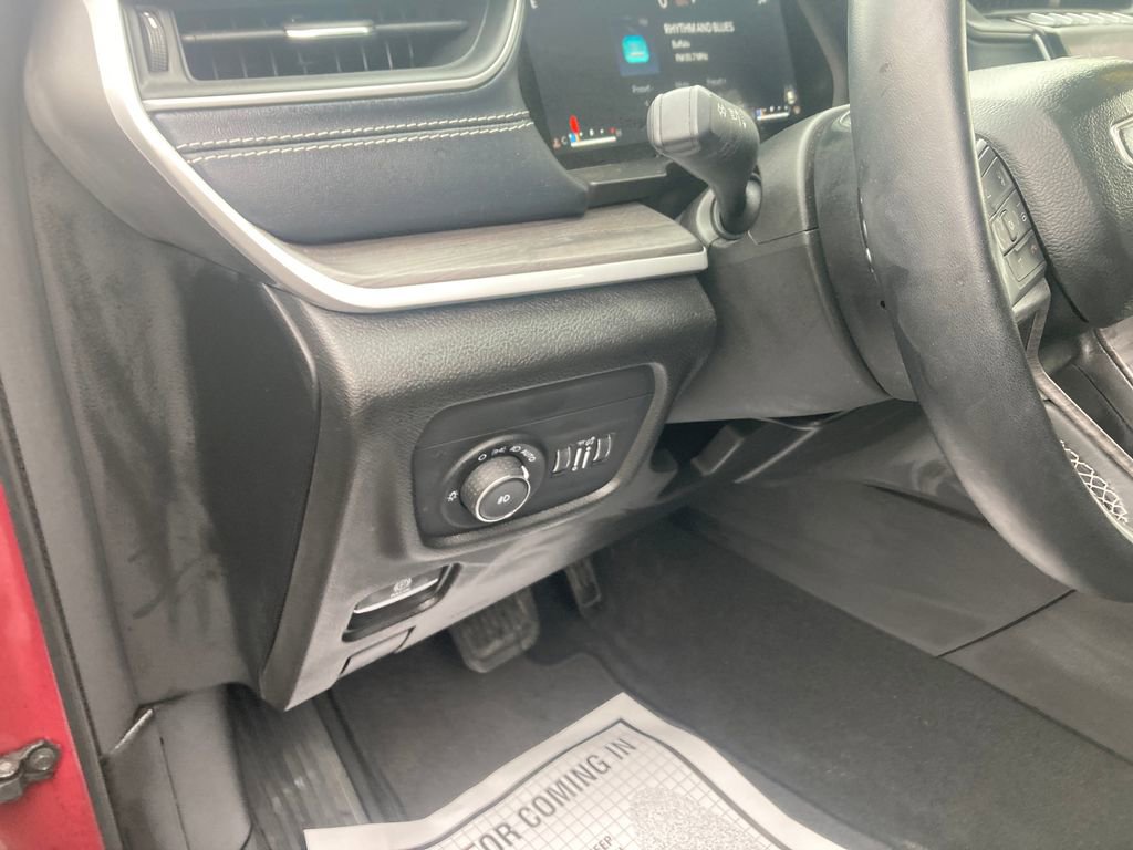 Used 2022 Jeep Grand Cherokee Limited image 17