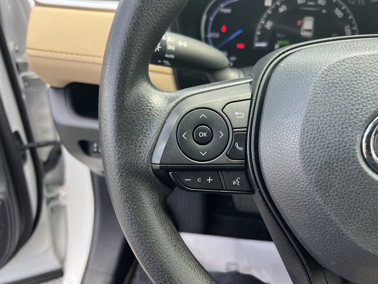 Used 2024 Toyota RAV4 XLE AWD/4WD image 19