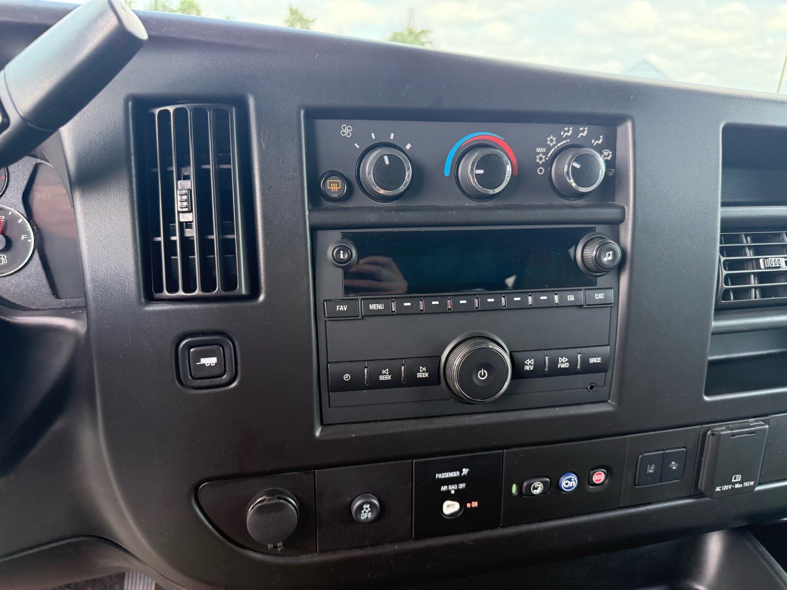 Used 2023 Chevrolet Express 3500 LT w/ LT Preferred Equipment Group RWD image 17