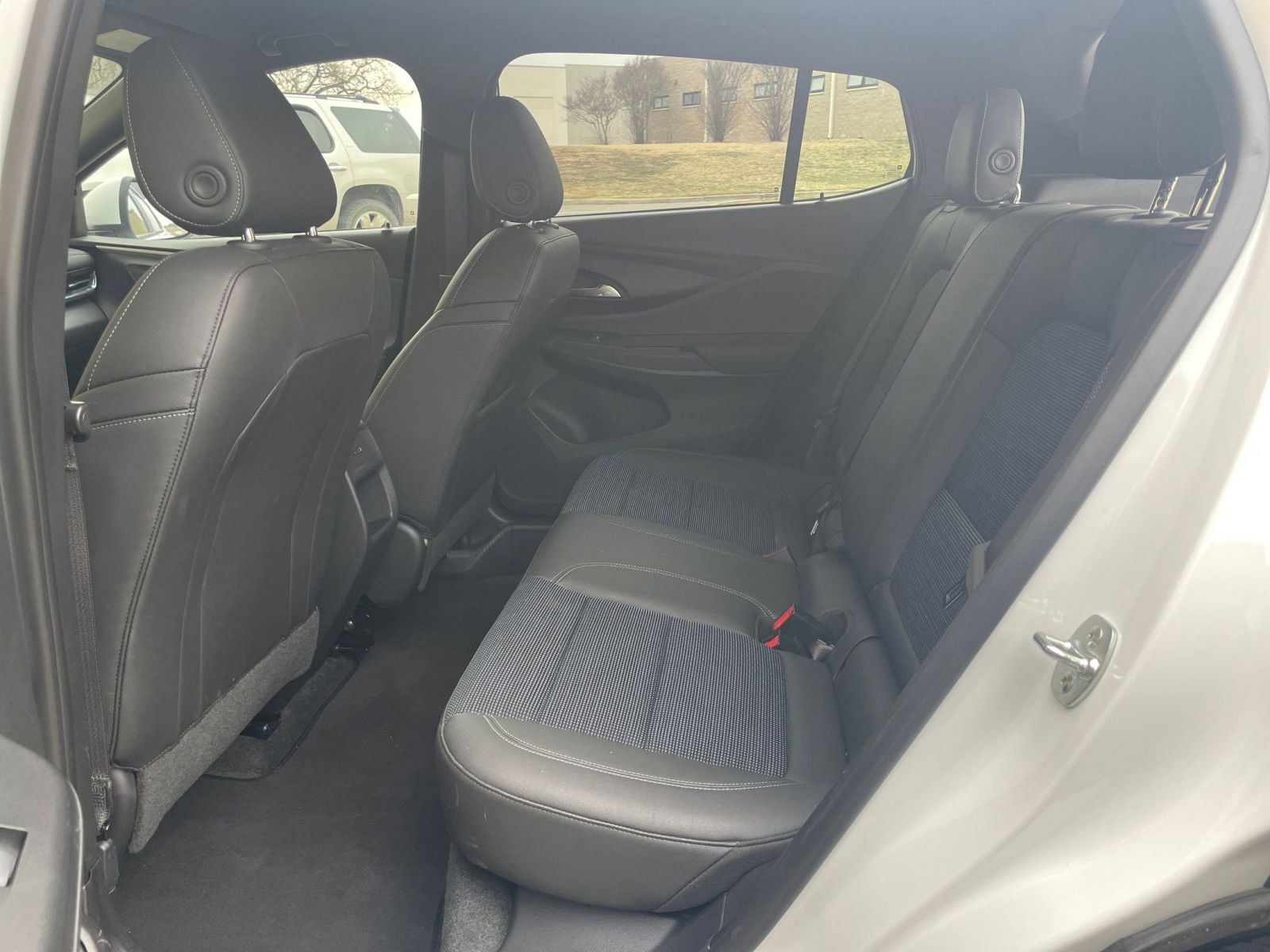 Used 2025 Buick Envista Preferred image 29