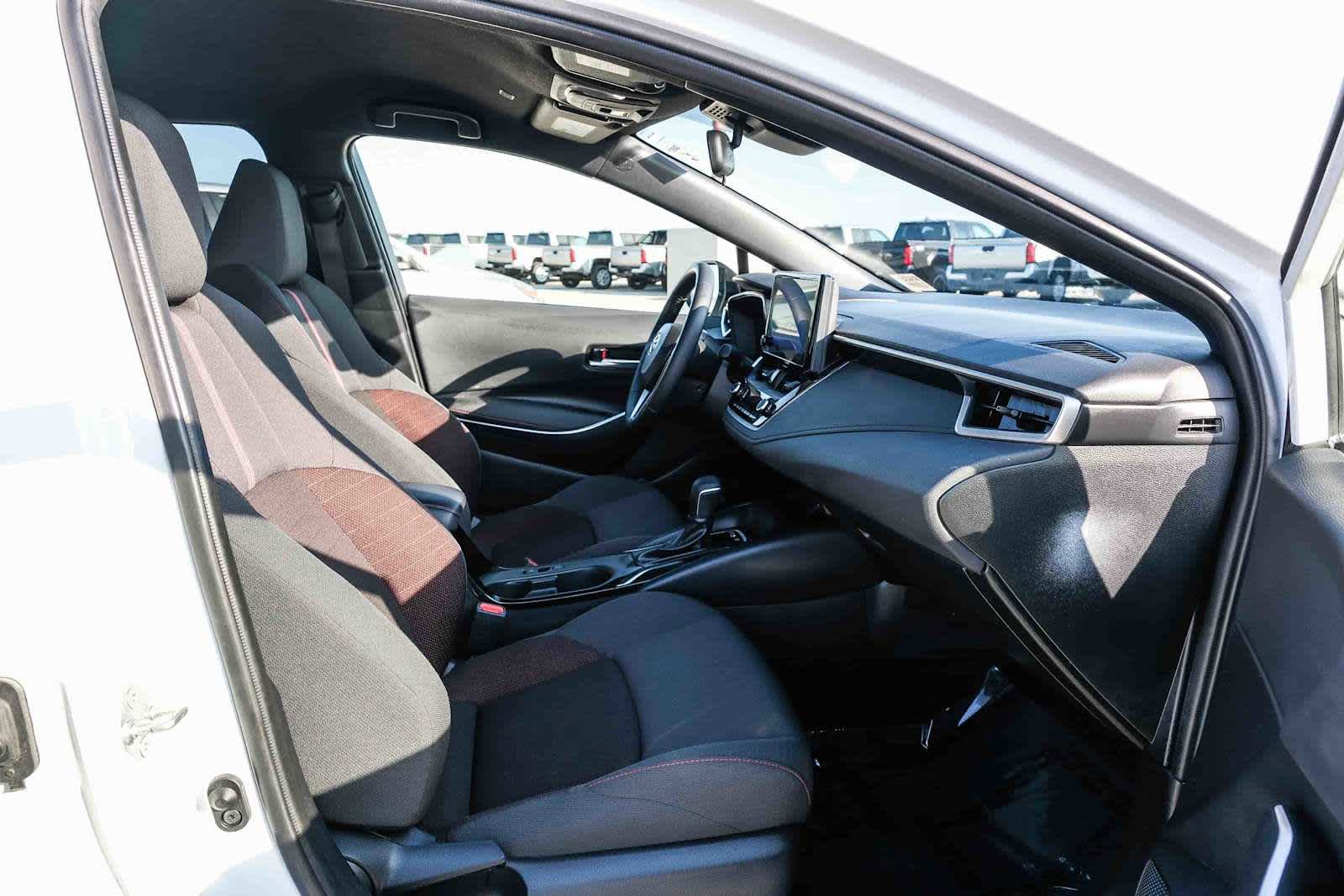 Used 2025 Toyota Corolla SE FWD image 18