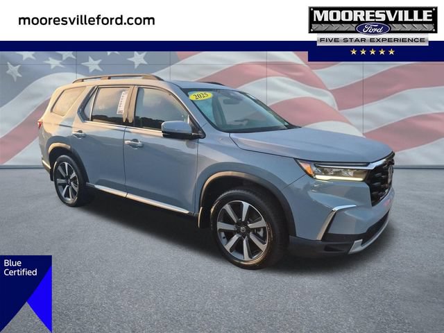 Used 2025 Honda Pilot Touring image 1