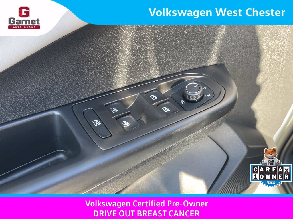 Certified 2025 Volkswagen Taos SE AWD/4WD image 12