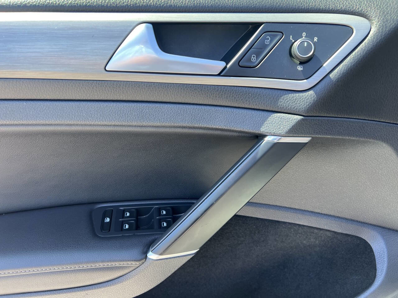 Used 2015 Volkswagen Golf SE image 18